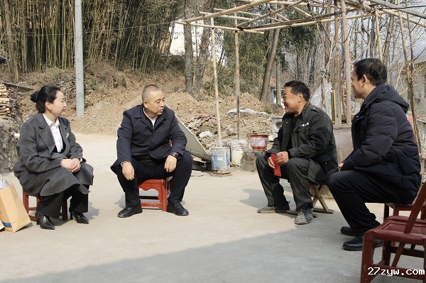 1737935977703655.jpg 慰问困难群众 (1)(1439182)-20250127075747.jpg