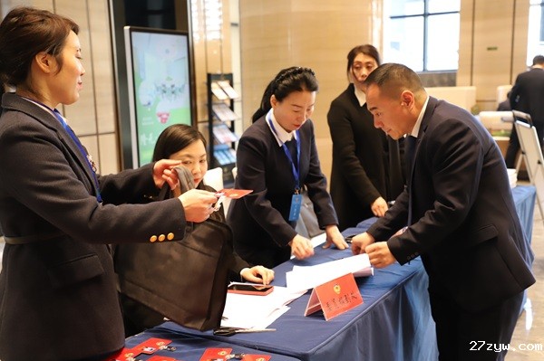 1741740364115682.jpg 委员报到(1485874)-20250312084359.jpg